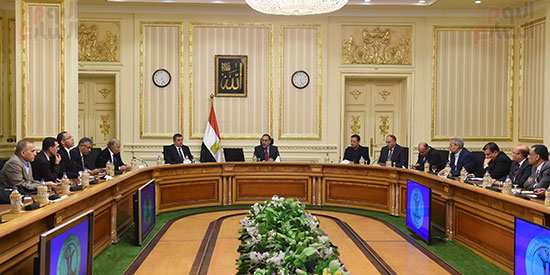 جانب من حوار رئيس الوزراء مع رؤساء التحرير والكتاب الصحفيين