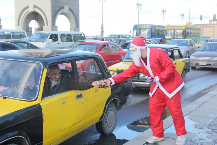 جانب من الاحتفال بشوارع الاسكندرية بابا نويل (9)