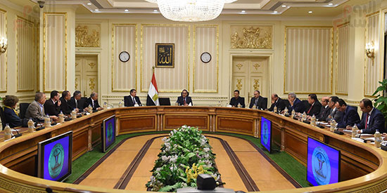 رئيس الوزراء يجرى حوارا مع رؤساء التحرير والكتاب الصحفيين