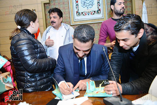 أيمن عبد التواب يحتفل بإطلاق كتابه الجديد من نقابة المعلمين (15)
