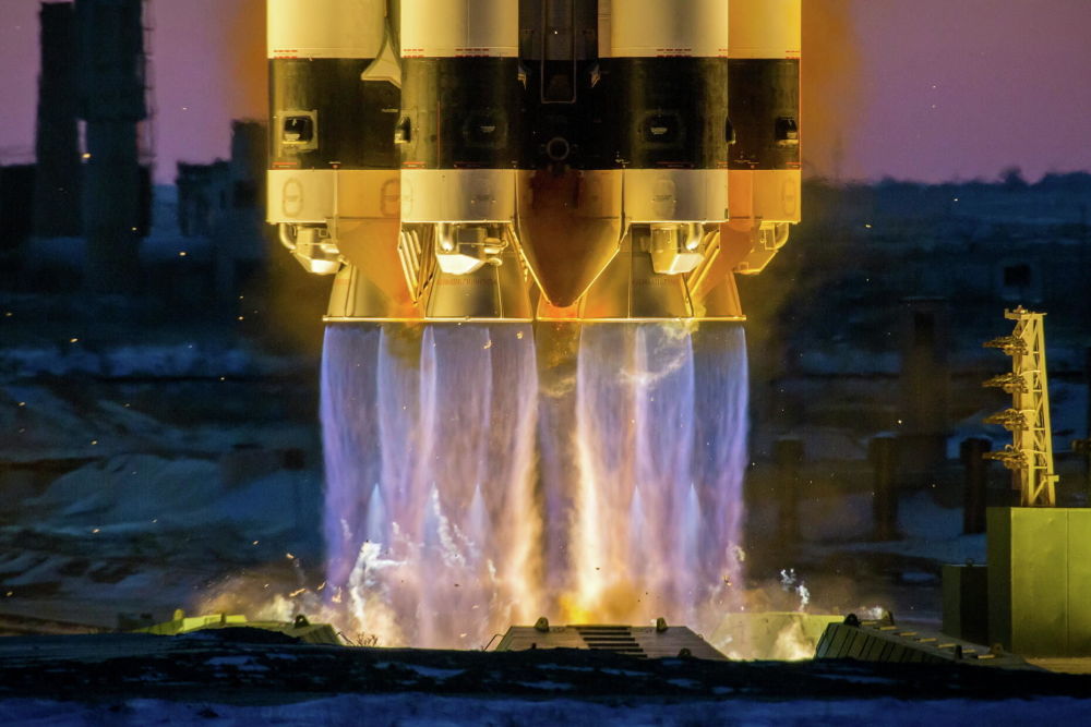 إطلاق صاروخ حامل "بروتون-إم" مع القمر الصناعى "إلكترو-إل رقم3"
