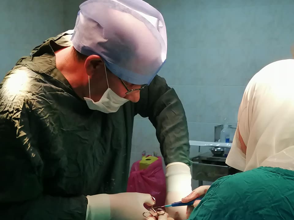 إجراء عمليات جراحية ضمن ورشة عمل في مستشفى العمار  (1)
