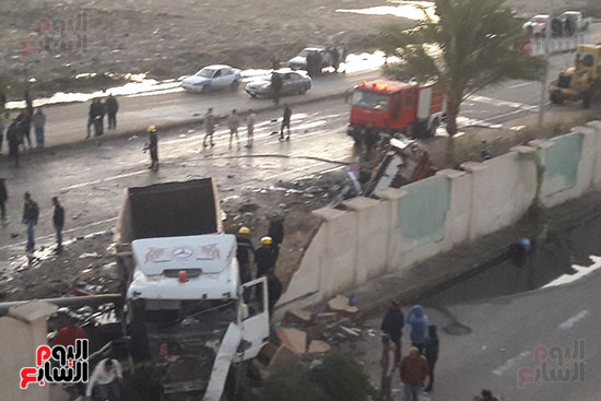 حادث تصادم سيارة نقل وأتوبيس ببورسعيد (6)