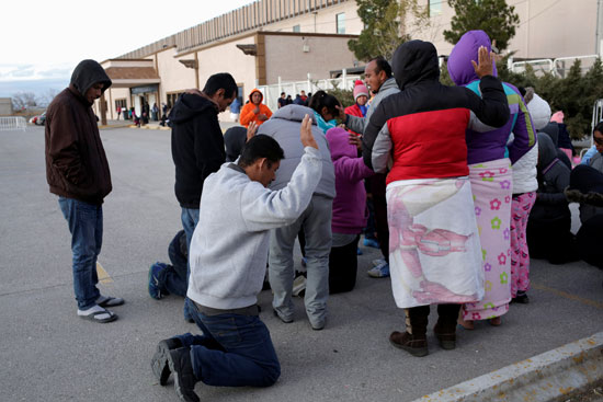 المهاجرين اثناء وصولهم للمعسكرات