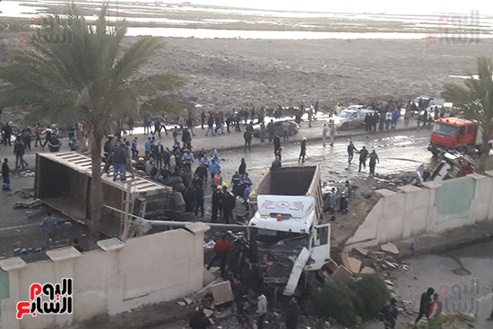 حادث تصادم سيارة نقل وأتوبيس ببورسعيد (1)