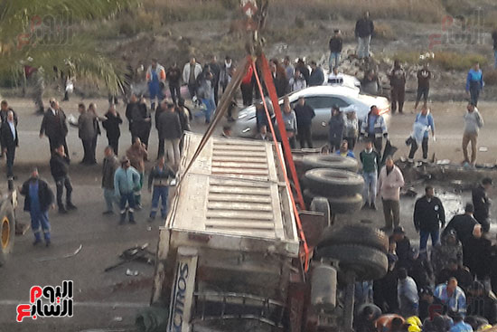 حادث تصادم سيارة نقل وأتوبيس ببورسعيد (4)