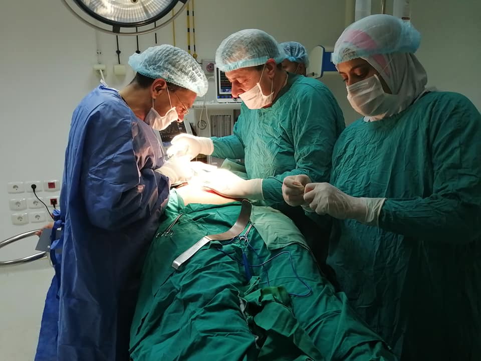 إجراء عمليات جراحية ضمن ورشة عمل في مستشفى العمار  (8)