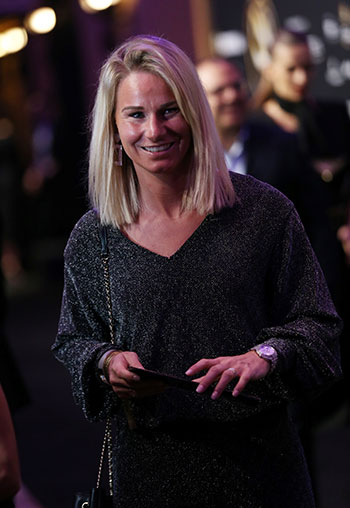لاعبة فرنسا للسيدات أماندين هنري وهي تصل إلى حفل الجوائز