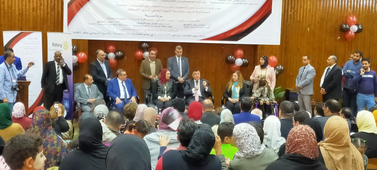 جامعة عين شمس تحتفل باليوم العالمى لمتحدى الإعاقة (3)