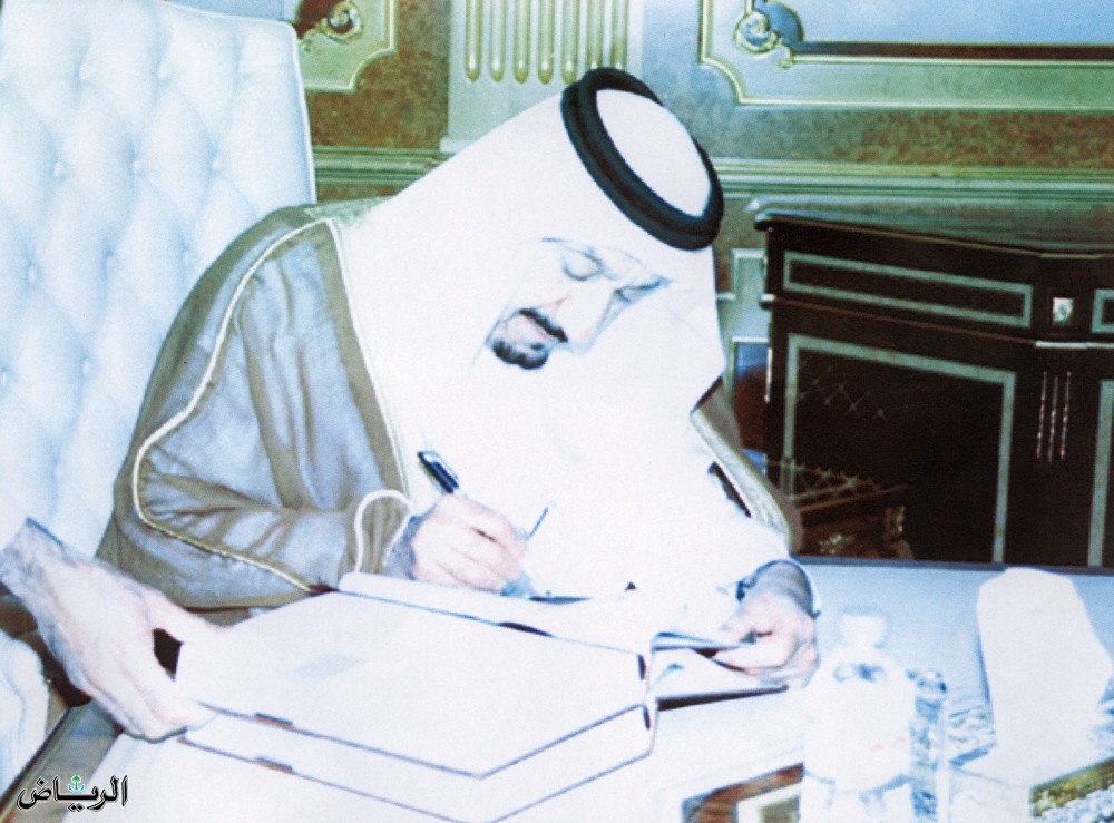 الأمير متعب بن عبدالعزيز بعد استقباله عدداً من رؤساء البلديات