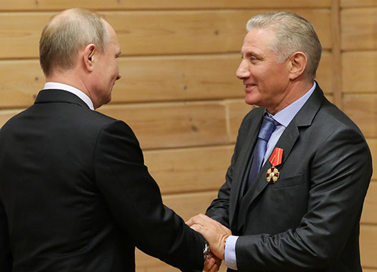 الرئيس الروسي بوتين يمنح نائب رئيس اتحاد الجودو لروتنبرج في سانت بطرسبرج