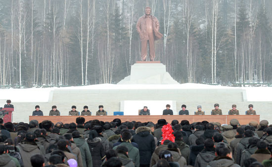 تمثال-زعيم-كوريا-الشمالية