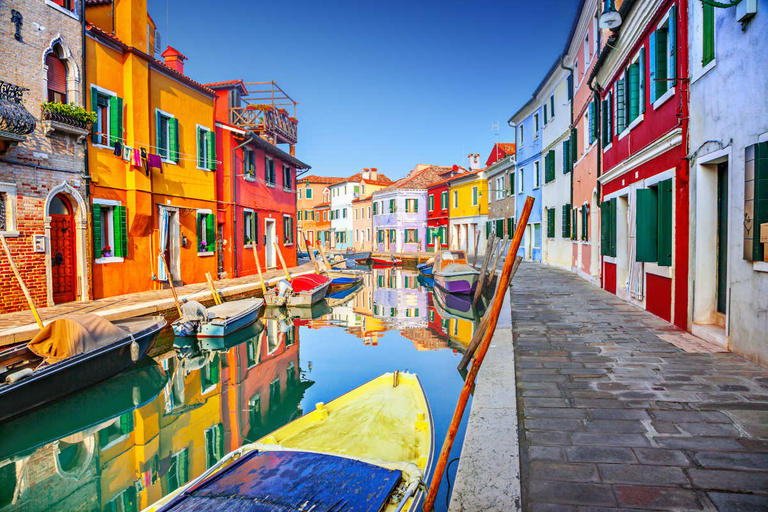 منازل ملونة فى جزيرة بورانو الإيطالية