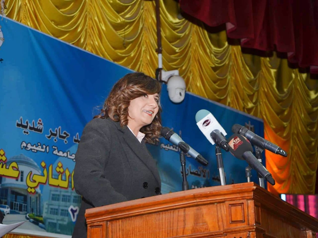 وزيرة الهجرة خلال احتفالية جامعة الفيوم بـ عيد العلم الثانى عشر (2)