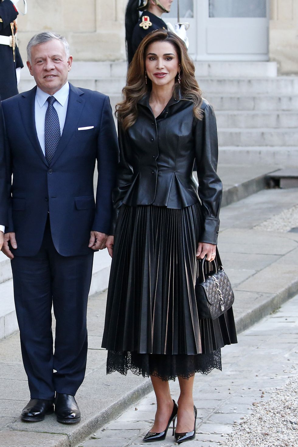 الملكة رانيا بإطلالة سوداء أنيقة