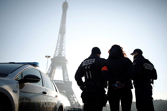 فرنسا تشدد الإجراءات الأمنية في ليلة رأس السنة