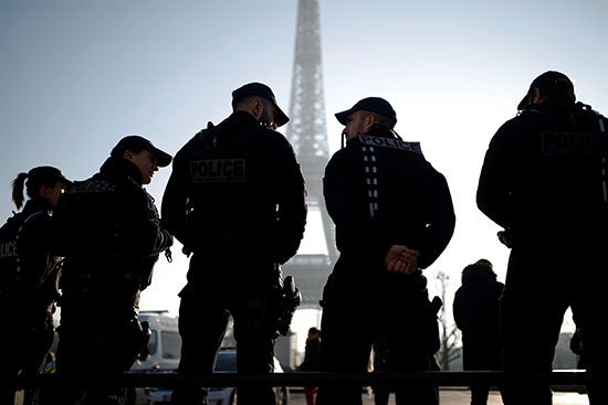 تشديد الإجراءات الأمنية فى باريس