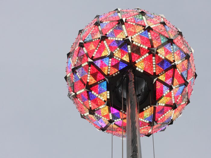 أعطيت الكرة أضواء LED في عام 2007.