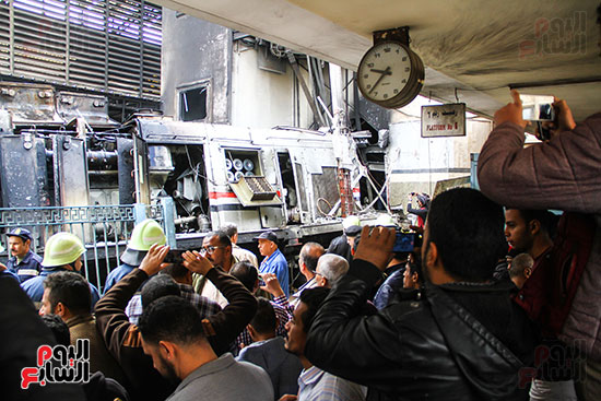 توقف ساعة محطة مصر عقب حادث اصطدام القطار بالرصيف
