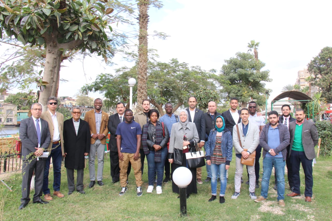 وفد نقابة المهندسين مع مجموعة من شباب خمس دول إفريقية (9)