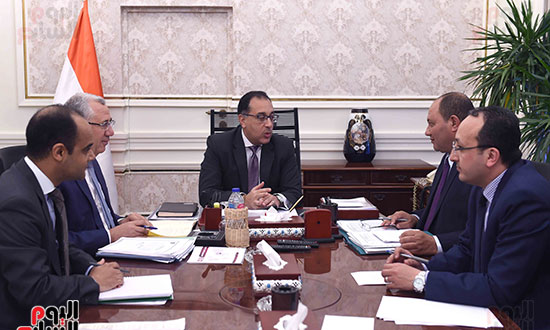 لقاء رئيس الوزراء مع وزير الزراعه (2)