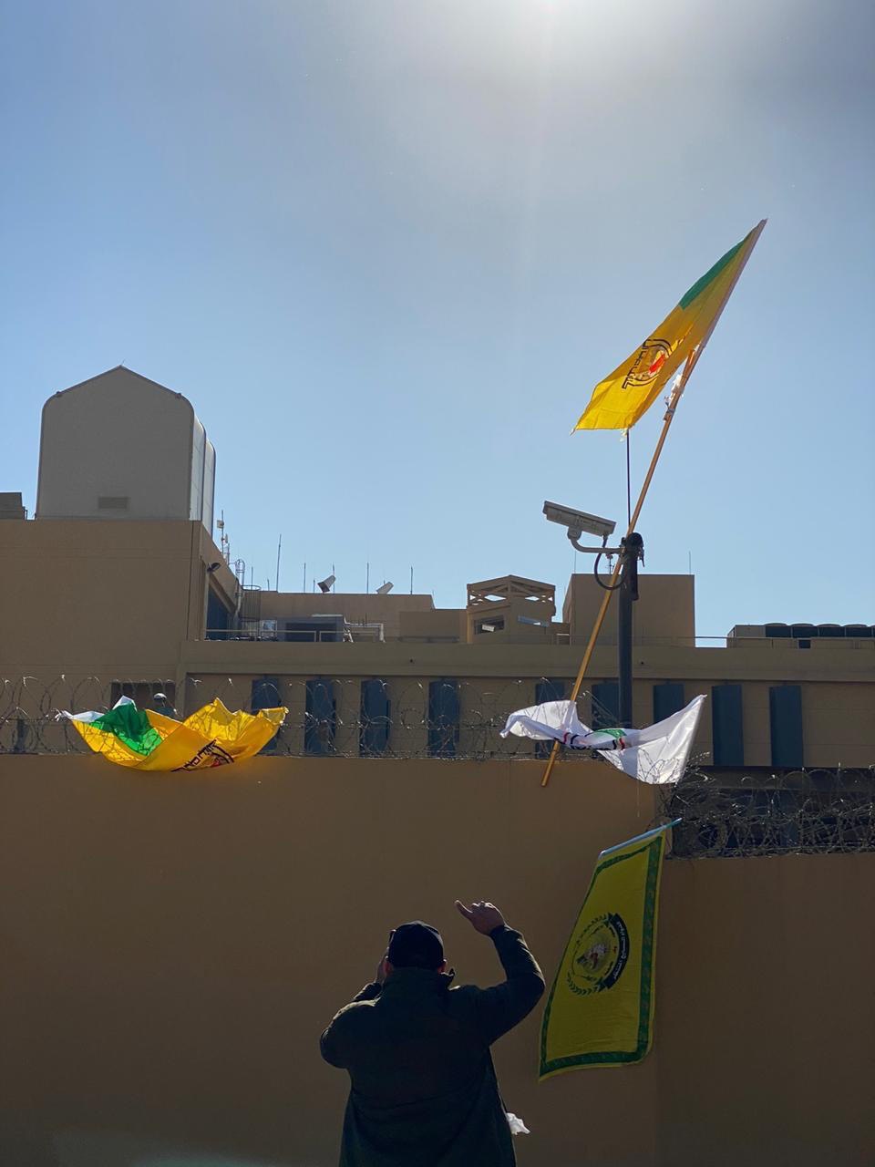 عناصر حزب الله العراقي بمحيط السفارة