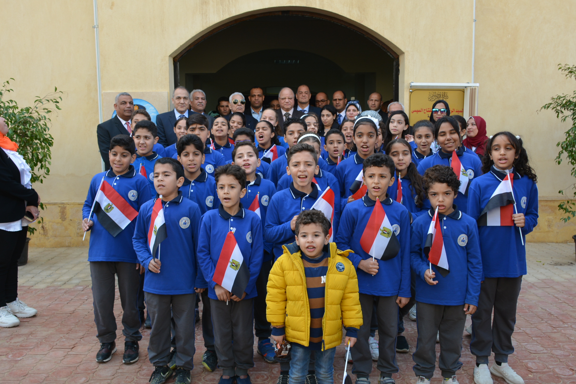 محافظ القاهرة يطلق اسم الشهيد عقيد رامى هلال على مدرسة بالتجمع (5)