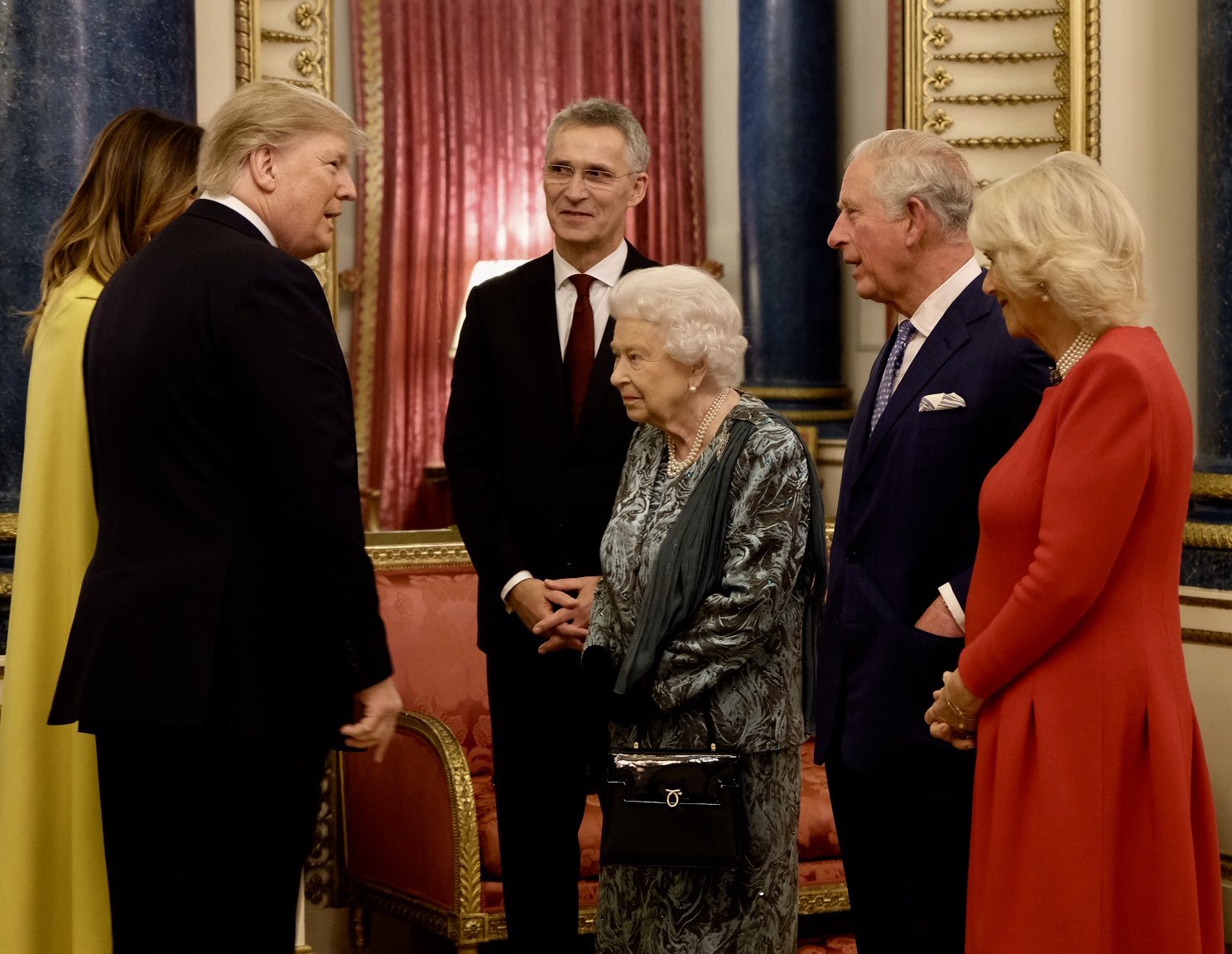 ملكة بريطانيا تستقبل ترامب وميلانيا فى القصر الملكى