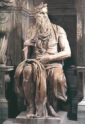 تمثال موسى بنحت مايكل آنجلو، من أعمال عصر النهضة الشهيرة.