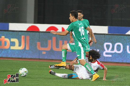 سقوط عبد الله جمعة وسط محاولاته للحصول على الكرة