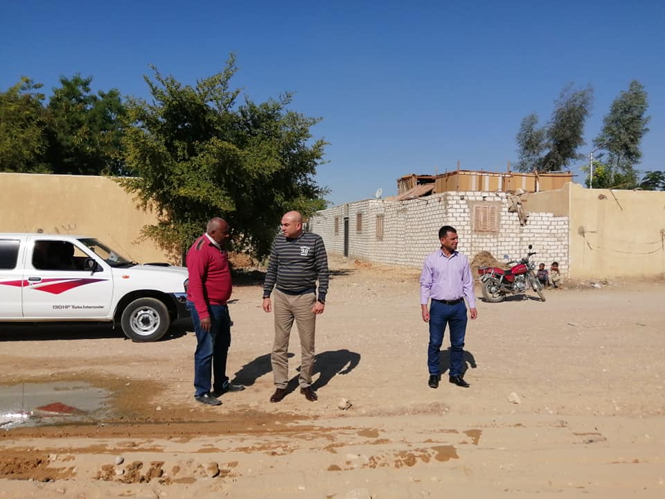 مدير إدارة التحصيل بالأقصر ورئيس مدينة الطود يتفقدان إستعدادات معسكر الإيواء التجريبي (3)
