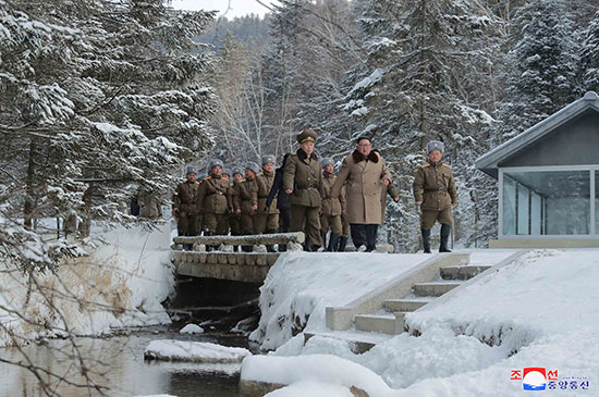 زعيم كوريا الشمالية فى زيارة لجبل بايكتو