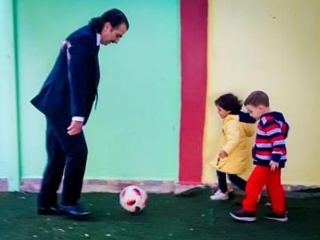 أطفال كيدزو أكاديمى يلعبون مرة القدم مع عصام شلتوت