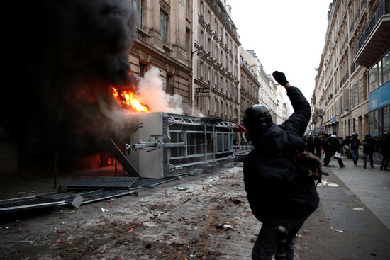 جانب من العنف والاشتباكات فى باريس