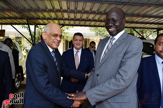 على عبد العال خلال لقاء وزير الطرق بجنوب السودان (4)