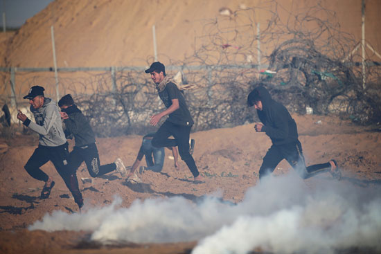 الاحتلال يطلق الغاز تجاه  الفلسطينيين