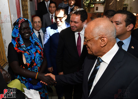 رئيس البرلمان يختتم زيارته لجنوب السودان بزيارة العيادة المصرية بجوبا (12)