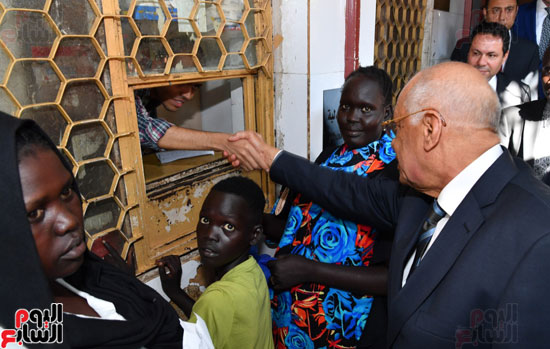 رئيس البرلمان يختتم زيارته لجنوب السودان بزيارة العيادة المصرية بجوبا (3)