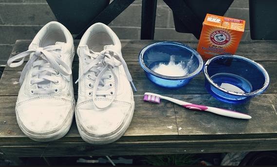 طرق تنظيف الحذاء الأبيض