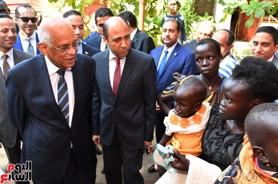 رئيس البرلمان يختتم زيارته لجنوب السودان بزيارة العيادة المصرية بجوبا (4)