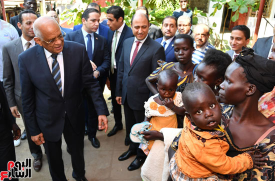 رئيس البرلمان يختتم زيارته لجنوب السودان بزيارة العيادة المصرية بجوبا (2)