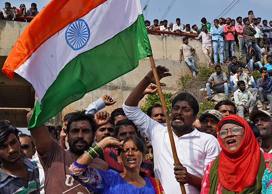 رفع علم الهند بعد مقتل المغتصبين