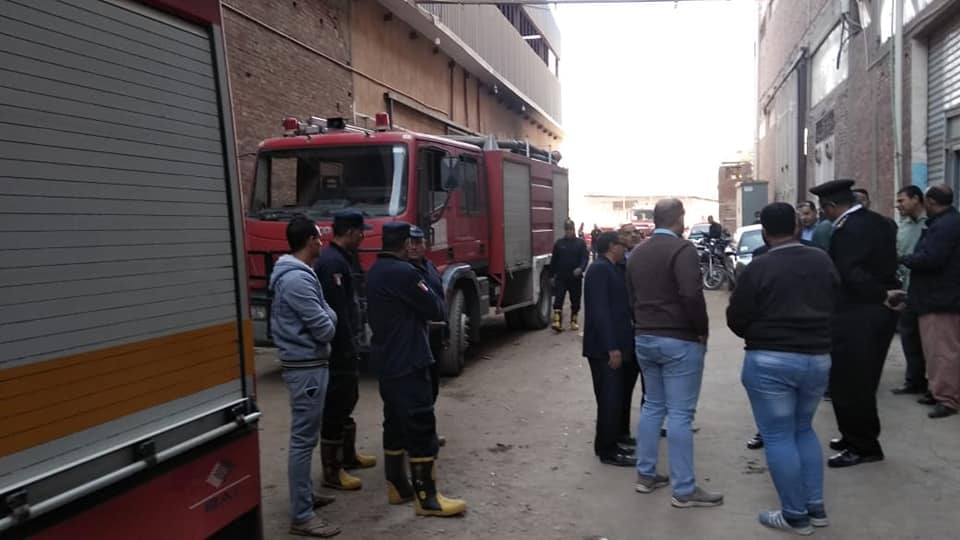 حريق بمصنع أبو حوا بقليوب والدفع بـ 7 سيارات إطفاء (3)