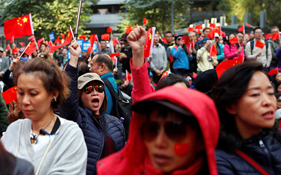 تأييد المتظاهرين فى هونج كون للصين