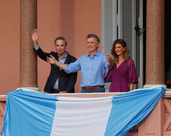 الرئيس الأرجنتيني السابق ماوريسيو ماكرى وزوجته