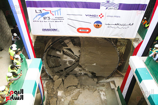 رئيس الوزراء يشهد دخول ماكينة الحفر العميق لمحطة ماسبيرو (7)