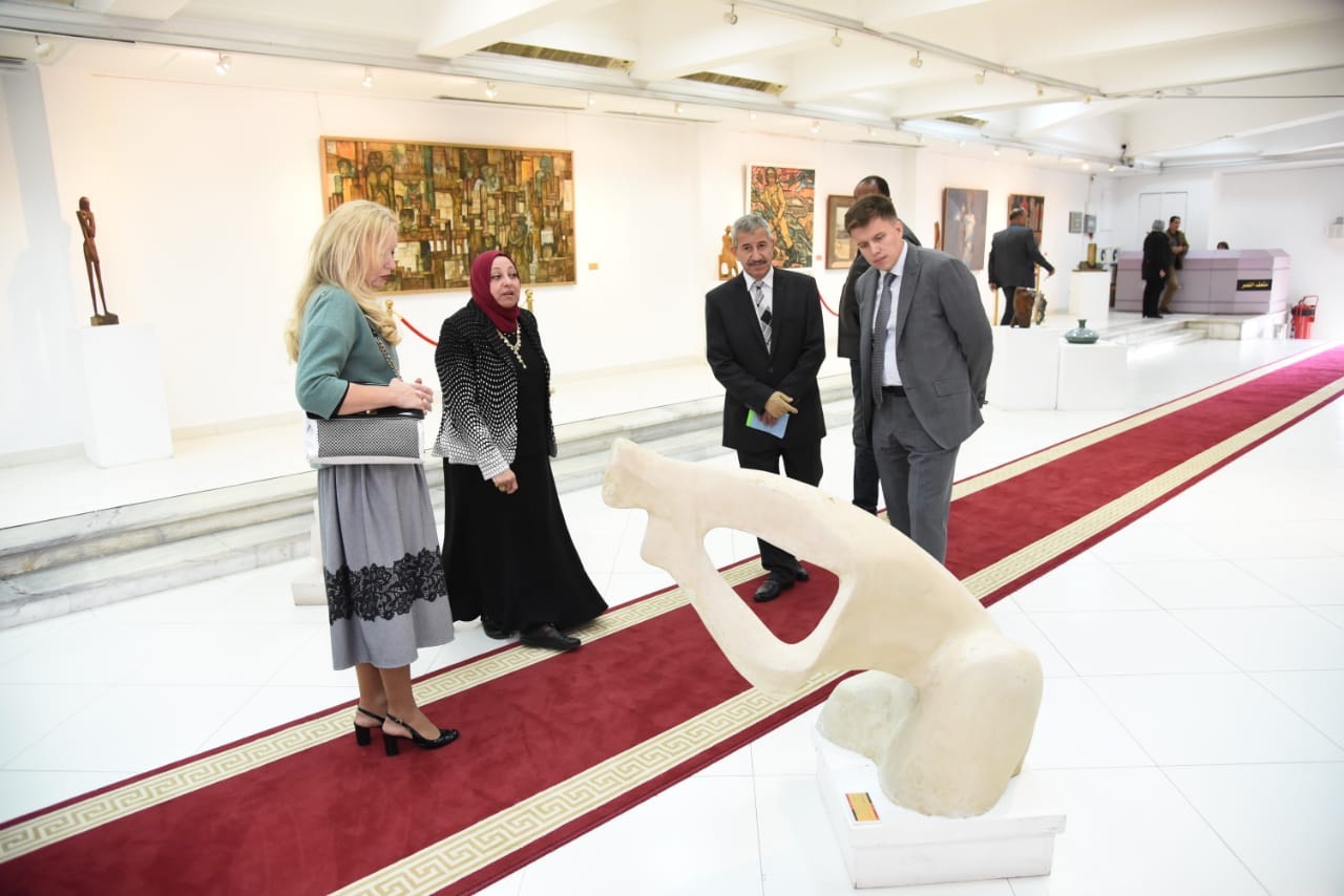 القائمة بأعمال السفارة الروسية بالقاهرة تزور متحف النصر الحديث ببورسعيد (4)