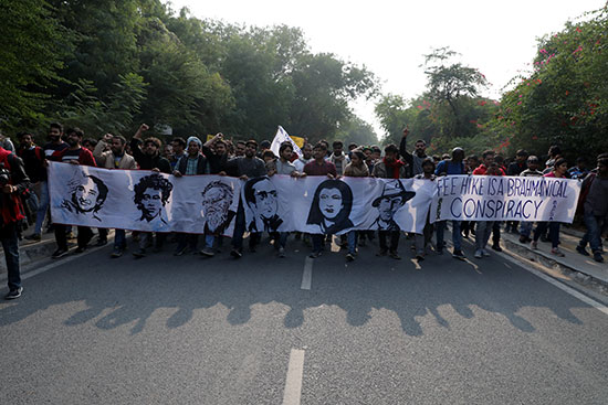 الإحتجاج على رفع الرسوم المقترحة فى الهند