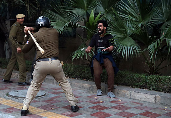 مواجه بين الشرطة وطالب