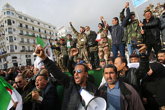 مظاهرة لمؤيدى الانتخابات الجزائرية فى العاصمة الجزائر